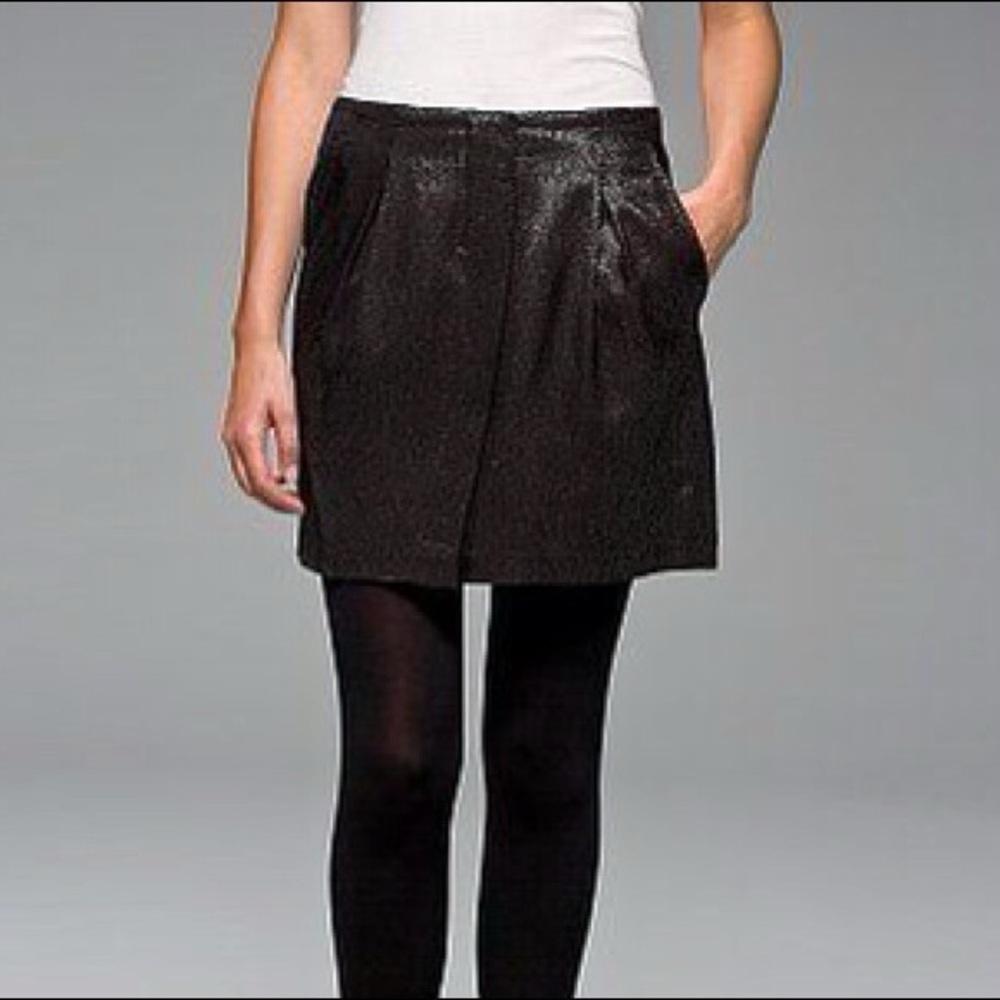 ***LIKE NEW*** VINCE black silver metallic cocktail mini‎ skirt